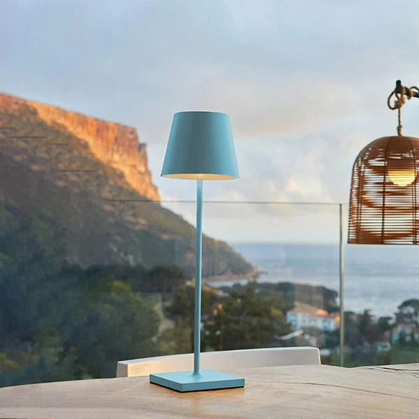 lampe_de_table_lola_bleue_produit_lumiere_dun_soir