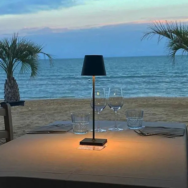 lampe_de_table_lola_noire_produit_lumiere_dun_soir